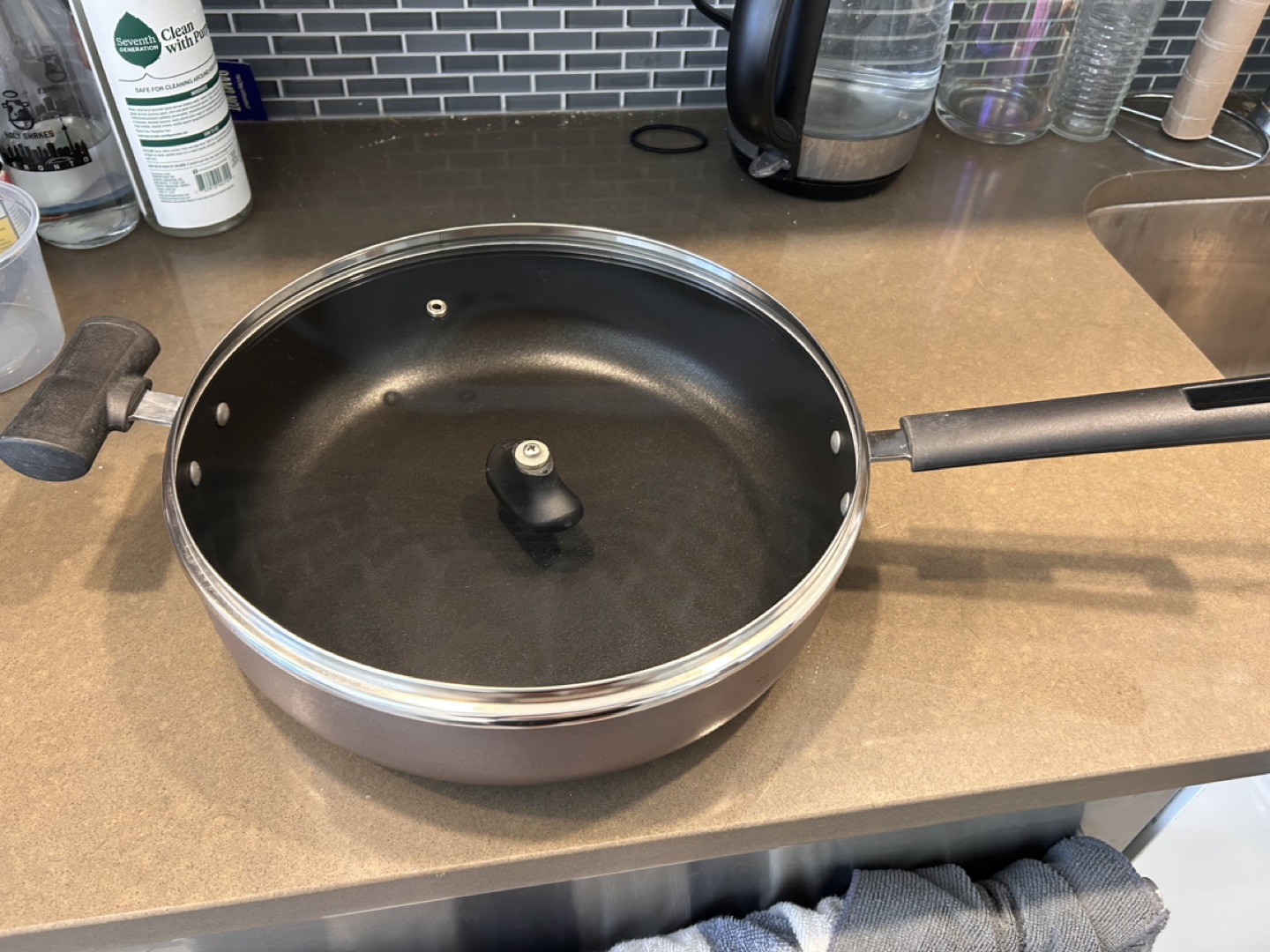 Large non stick pan