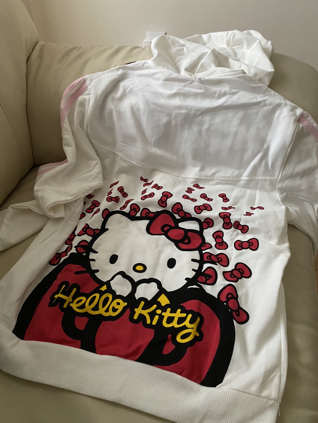 New Hello Kitty zip up hoodie image indicator(3)