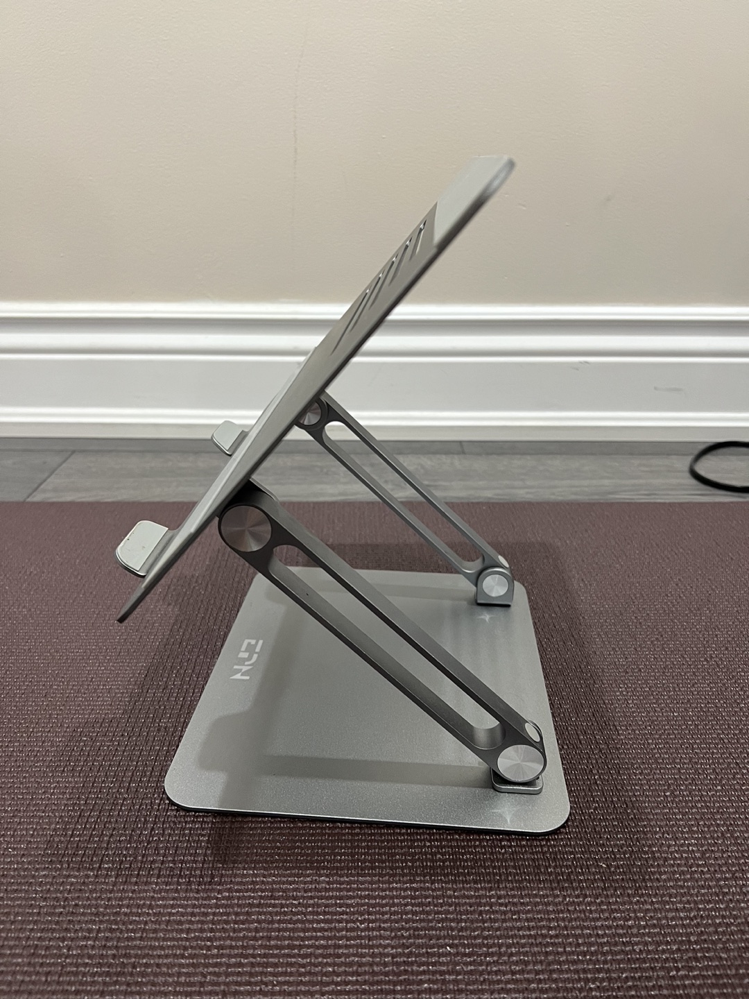 Stable laptop stand - photo 2
