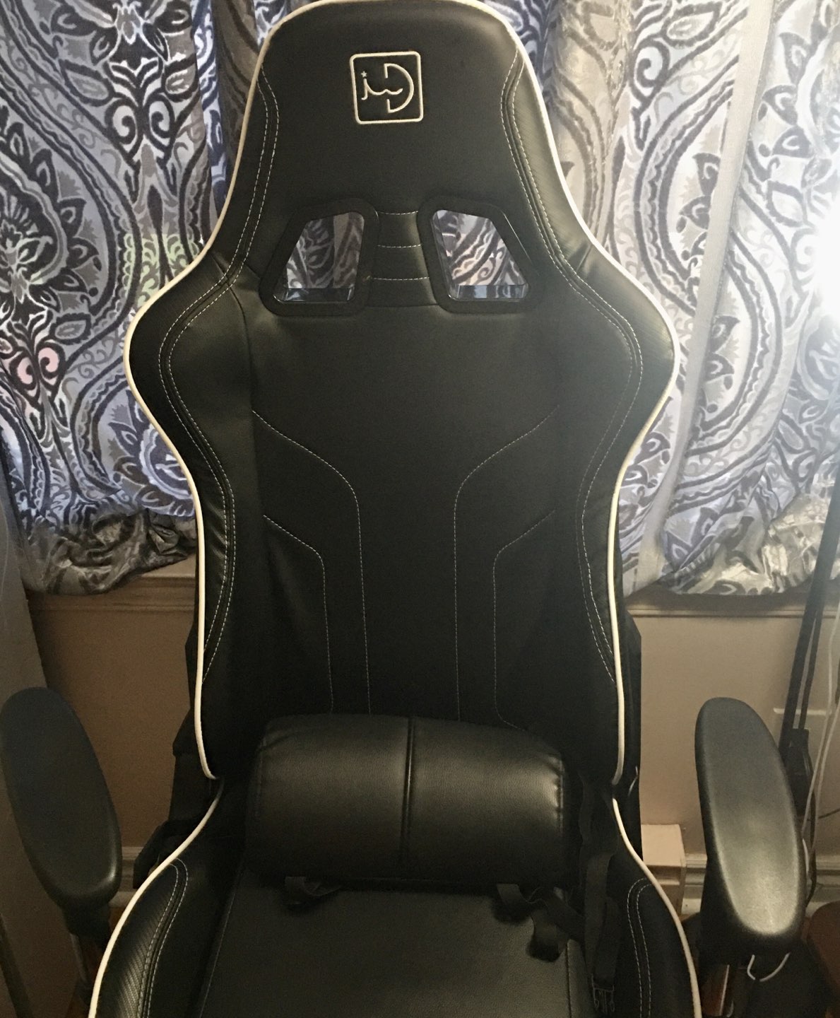 gaming chair with a high back and footrest image indicator(3)