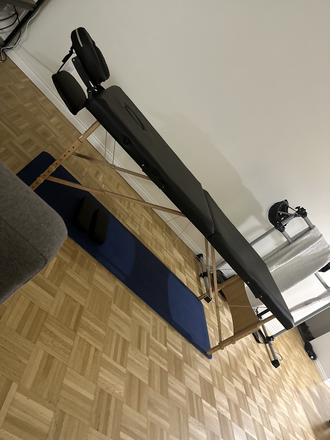 Foldable Massage Table w Carry Case
