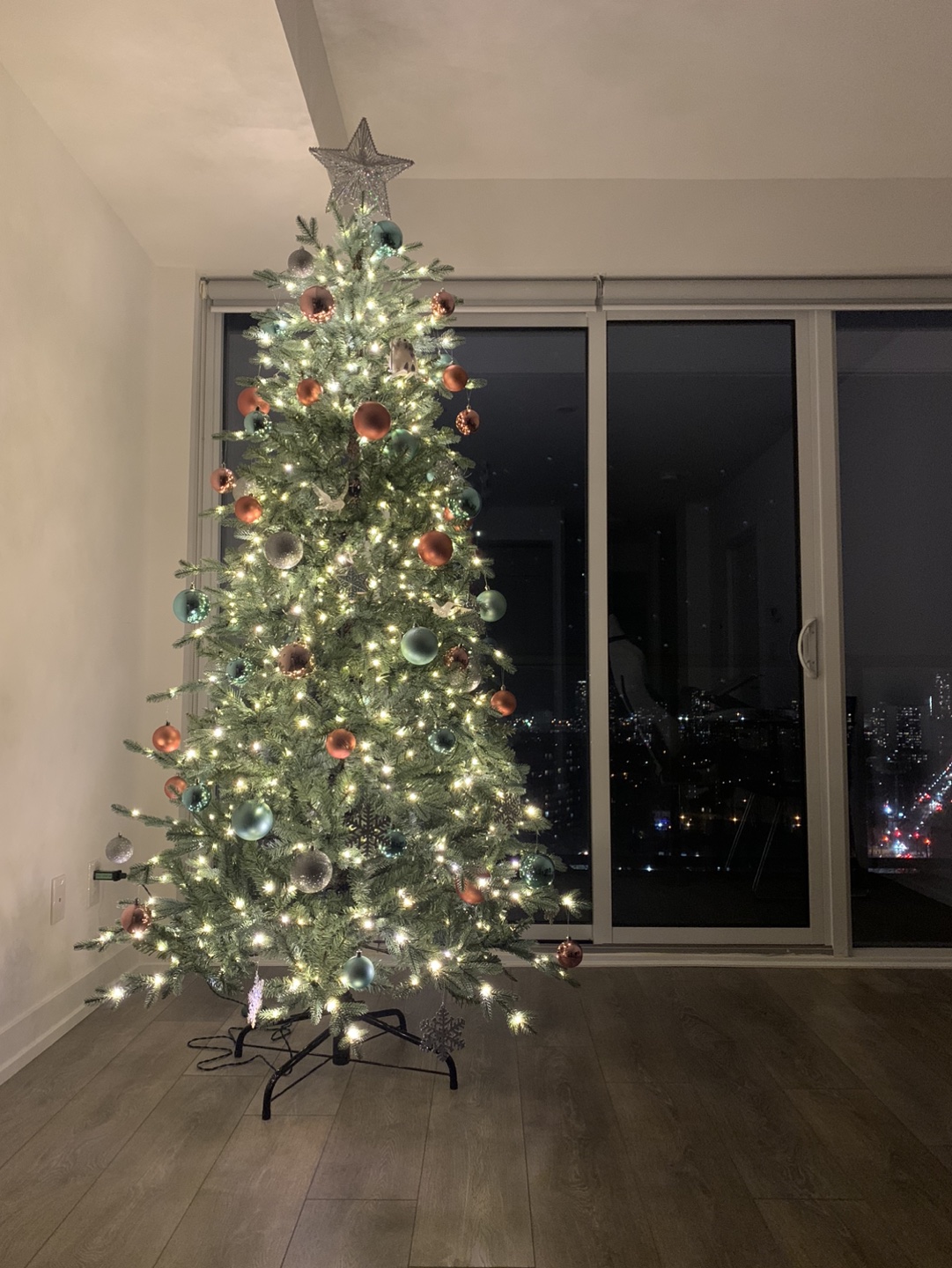 Christmas tree (CANVAS)🎄😻 with toys 🧸