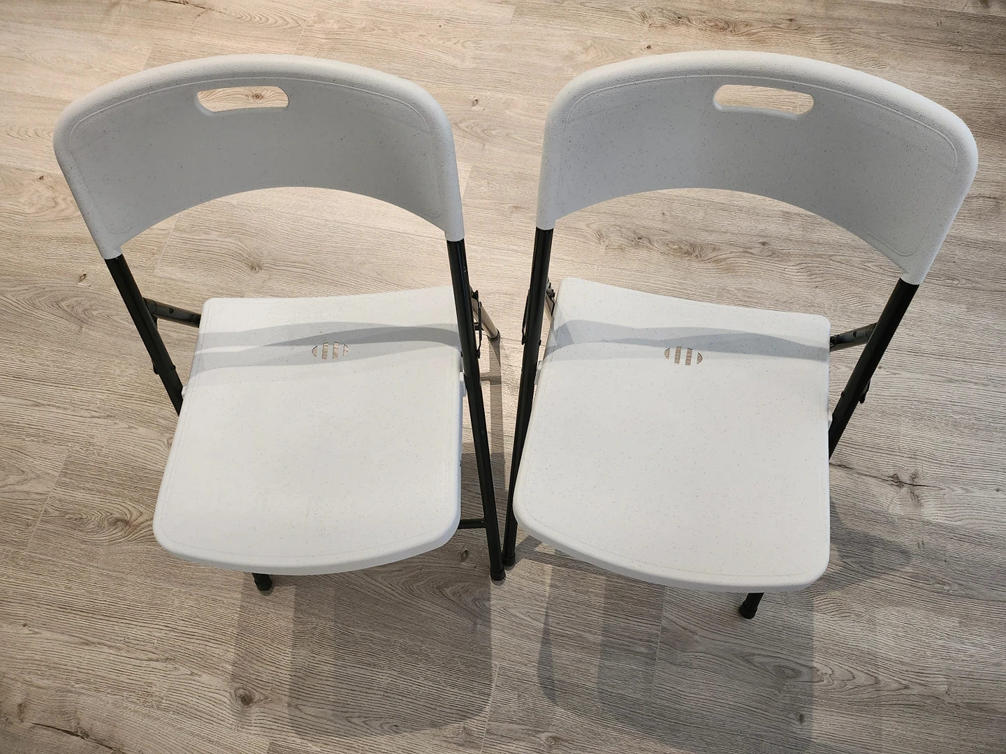 Indoor/Outdoor Contoured Plastic & Metal Folding Chair, White
