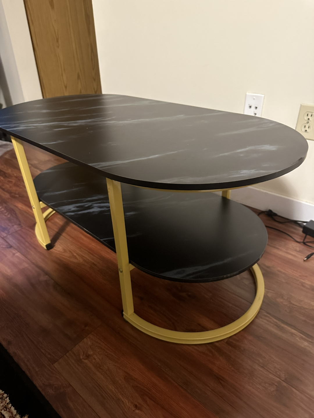 MODERN DESIGN: Elegant faux marble coffee table