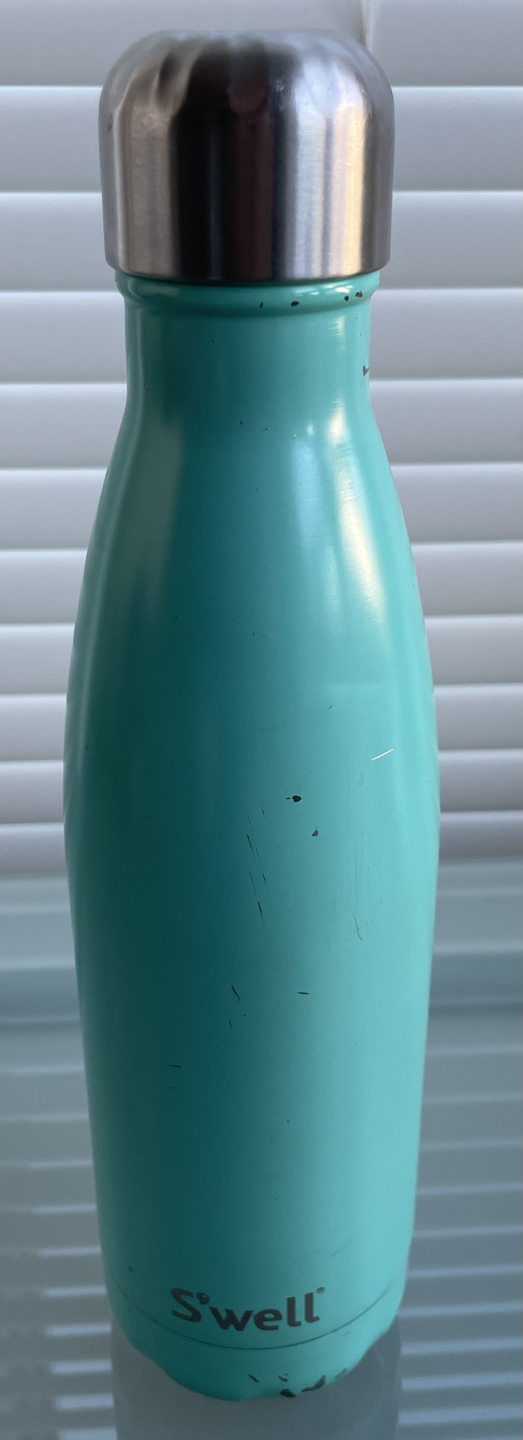 S’well water bottles image indicator(3)