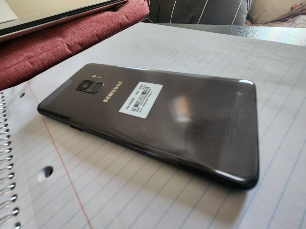 Samsung S9 phone in excellent condition image indicator(3)