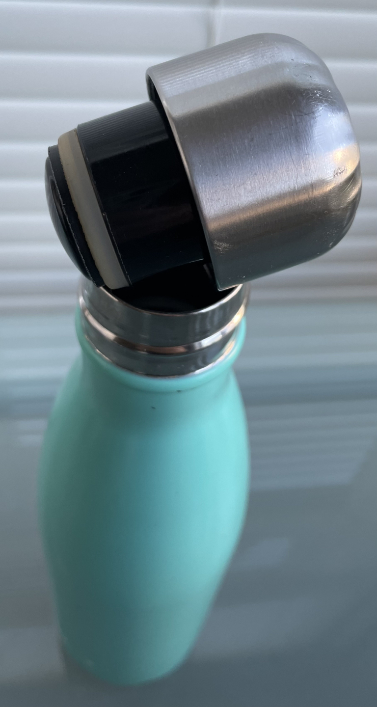 S’well water bottles image indicator(4)