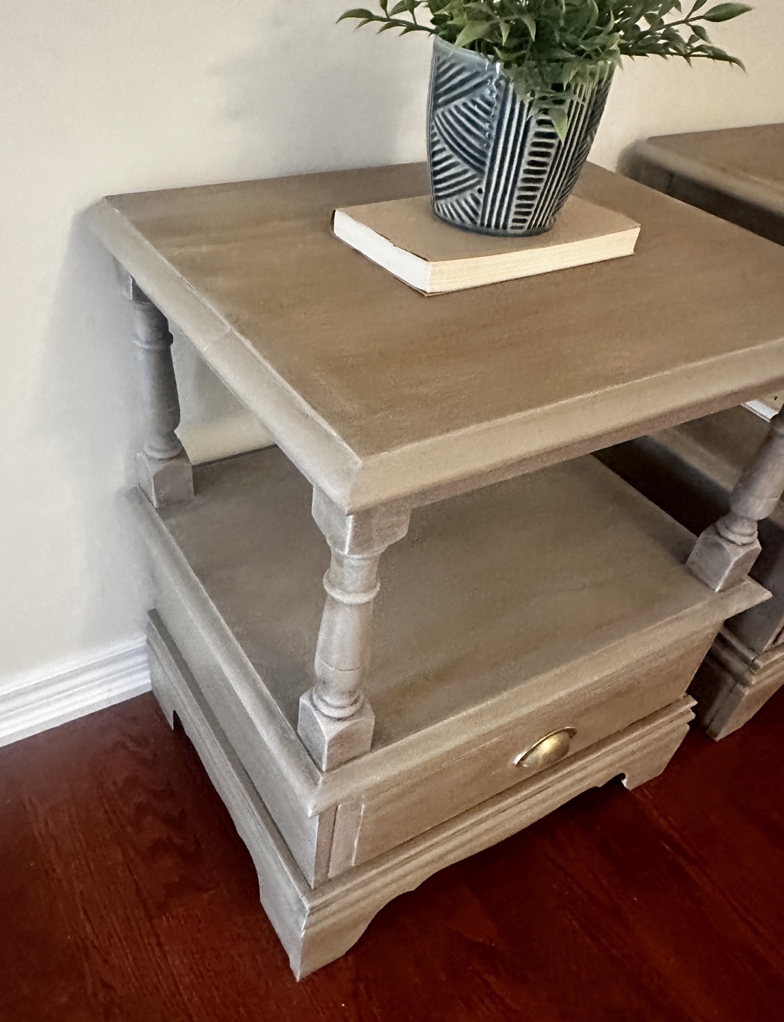 Pair of Solid Wood End/Night Tables - photo 4