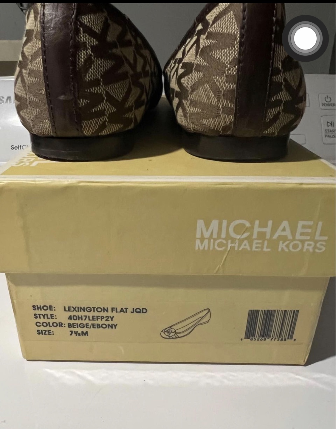 MK shoes for women size 7.5 image indicator(5)