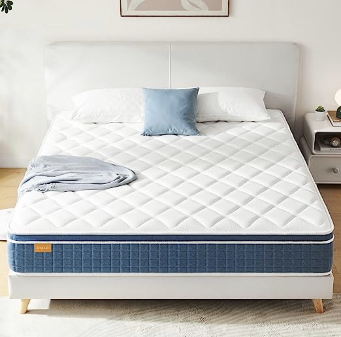 NEW Queen Mattress, medium firm - photo 2