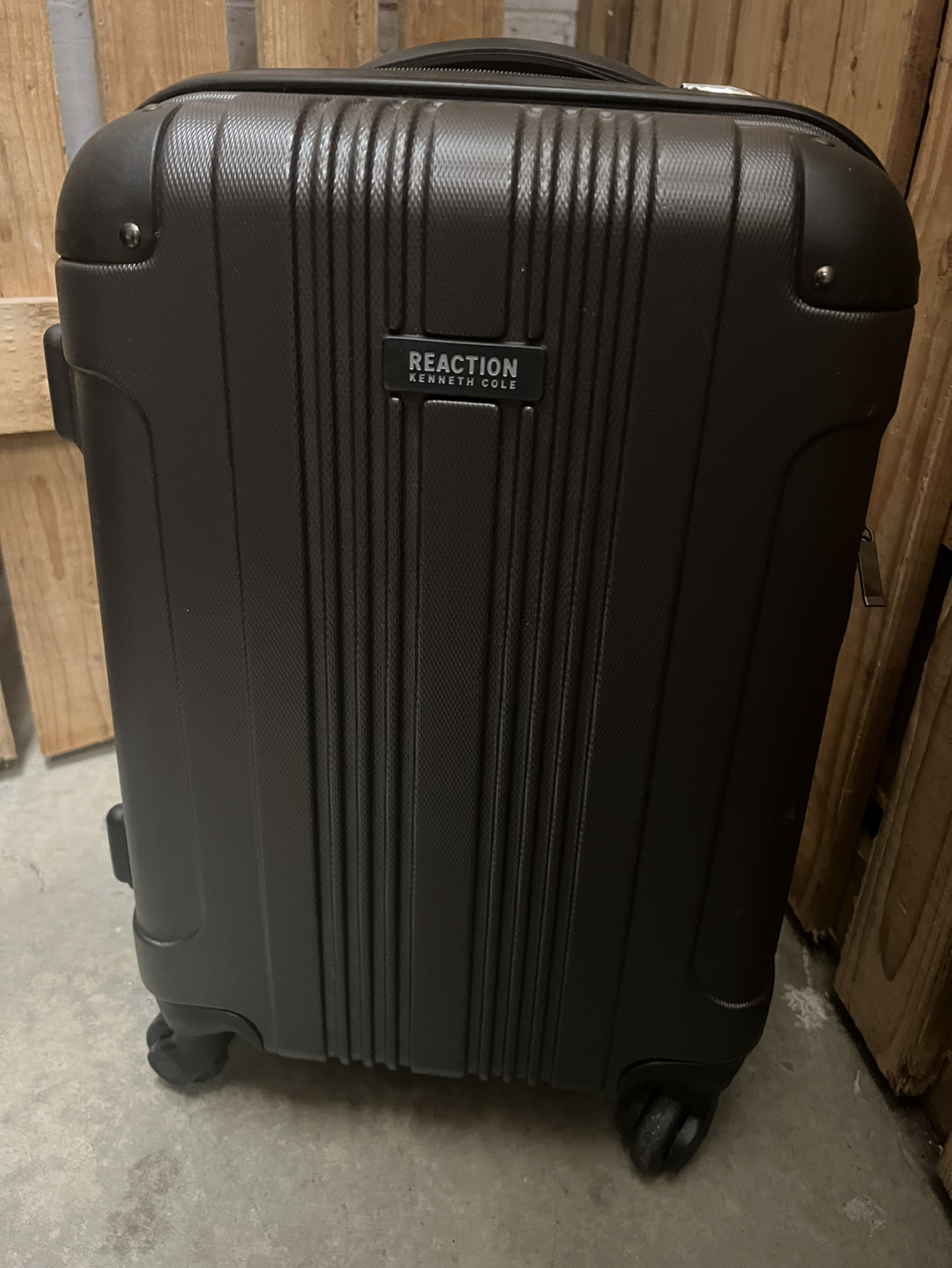 Kenneth Cole Carry on Luggage - photo 2