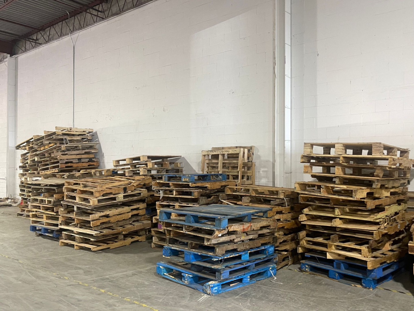 100+ pcs  - 40x48” Wooden skids - photo 4