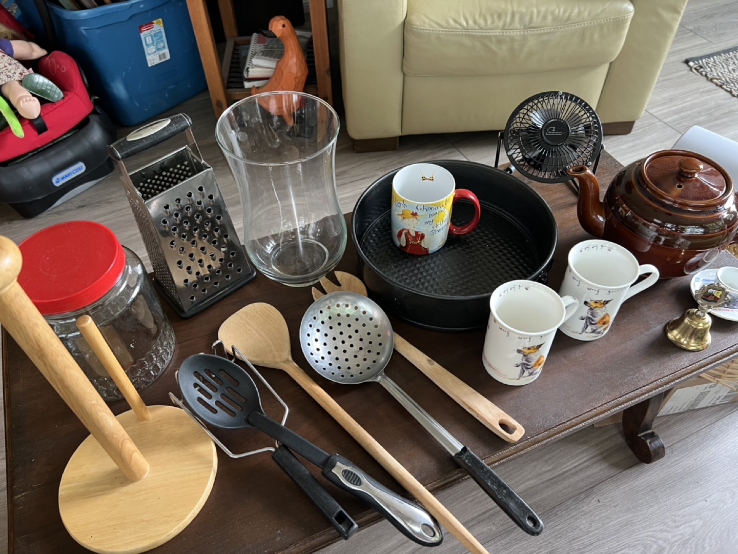 Kitchen stuff with delivery. Take it all for $20 thumbnail