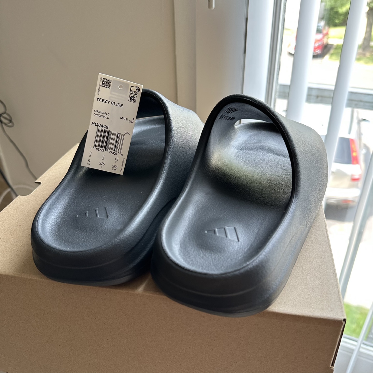 Adidas YEEZY Slides ONYX image indicator(9)