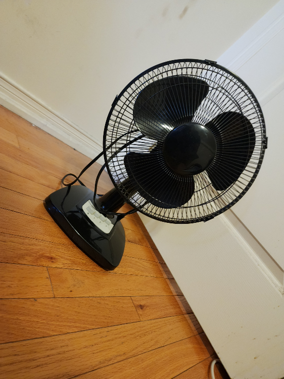Oscillating Table Fan/Desk fan thumbnail