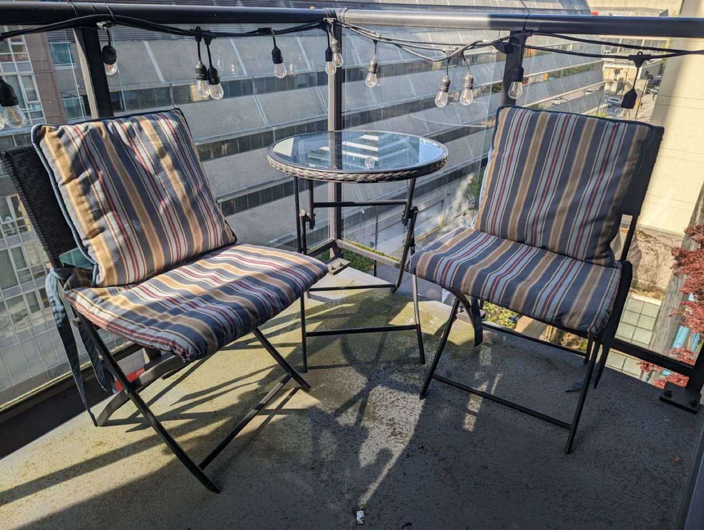 Bistro set with cushions
