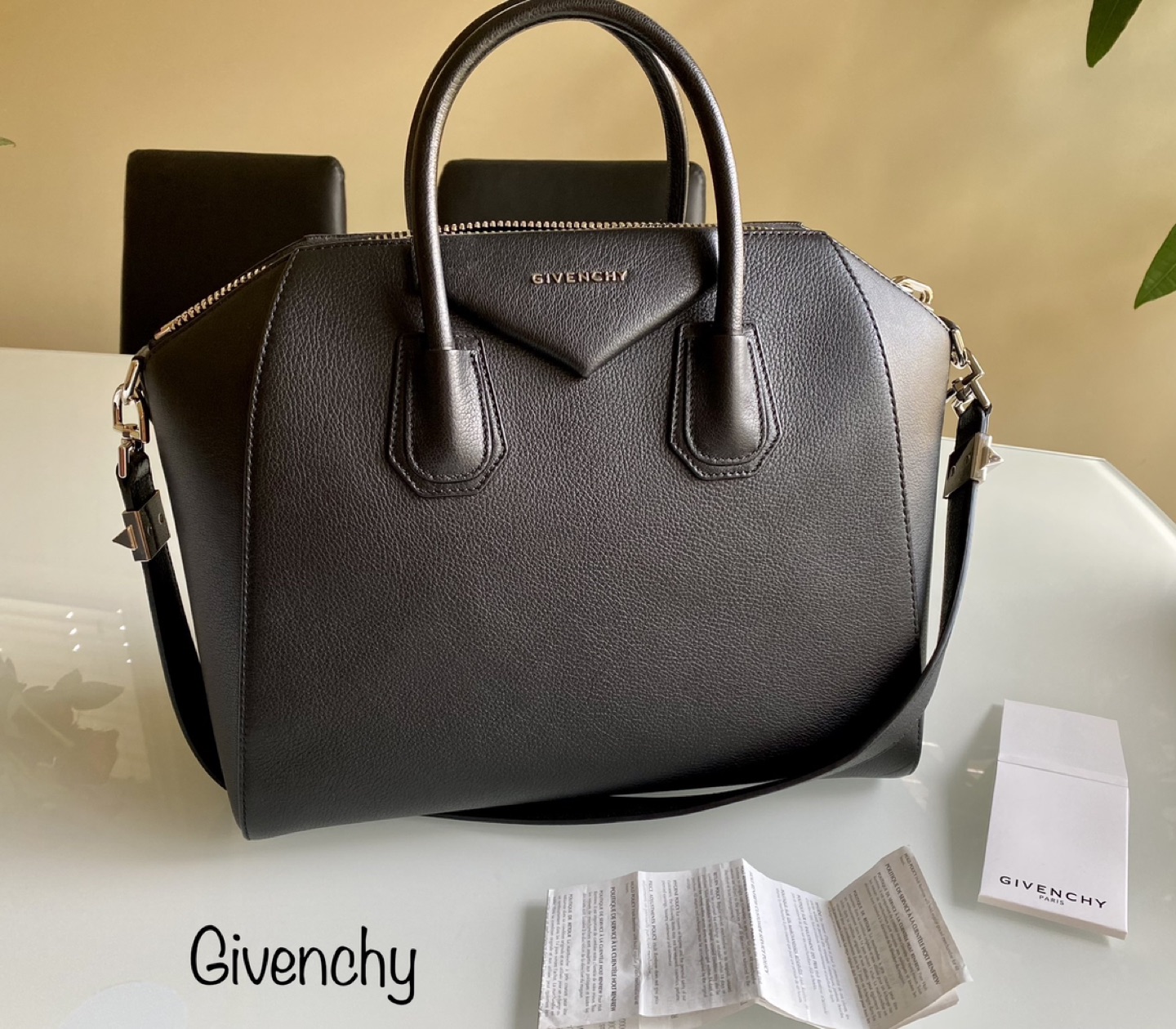 Authentic Givenchy Antigona Shoulder Bag Black Pebbled Leather thumbnail