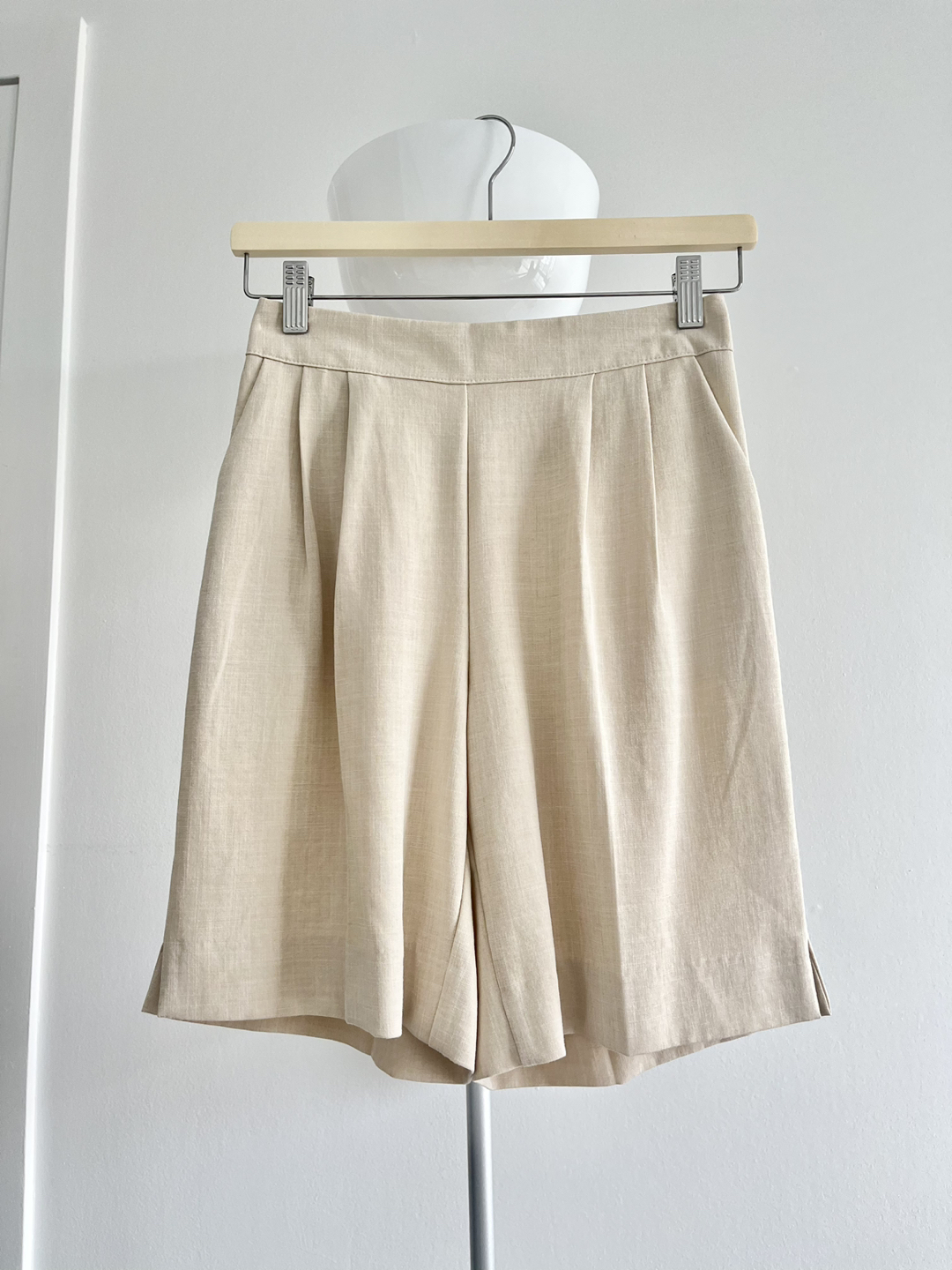 OAK + FORT- SHORT WITH PLEATS