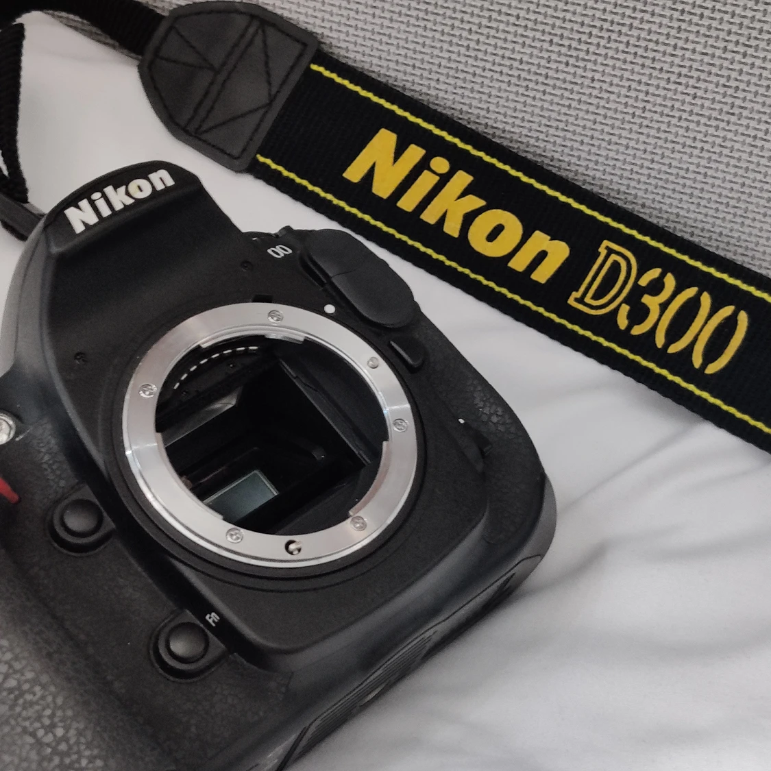 Nikon D300 DSLR - photo 5