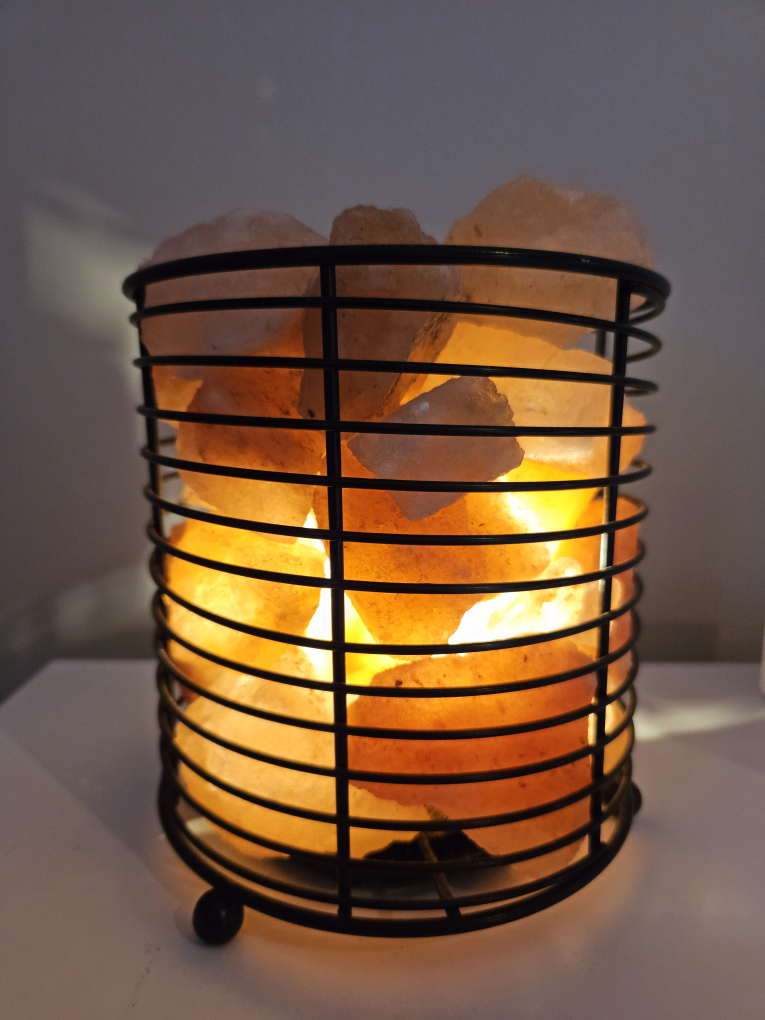 Himalayan rock salt lamp thumbnail