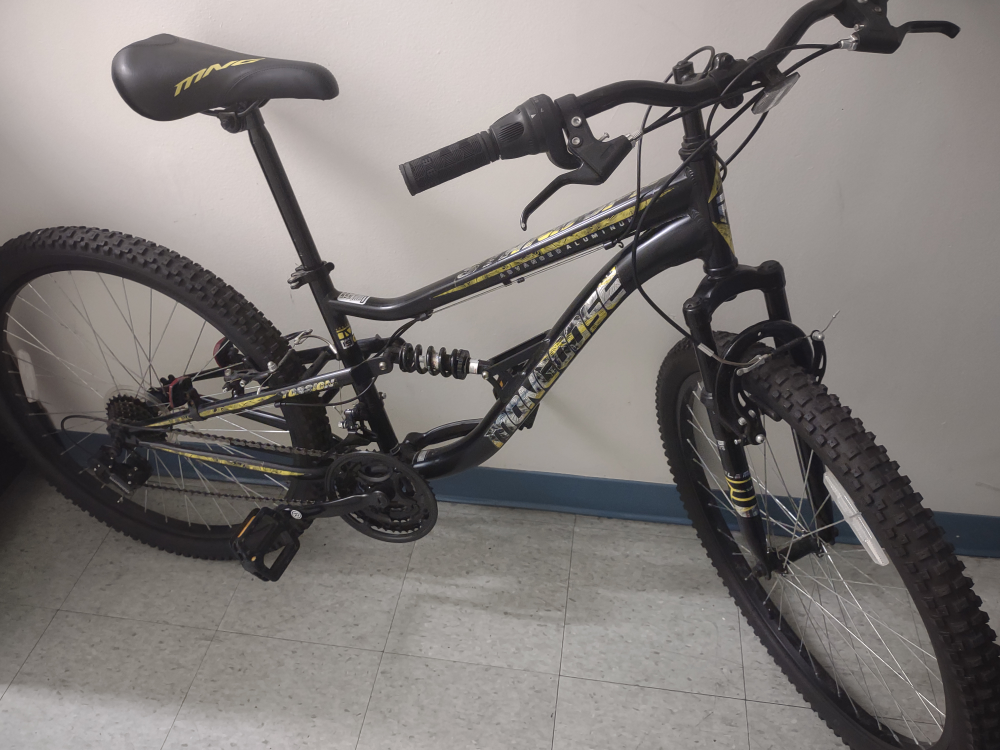 Mongoose 26" mens mountain bike
