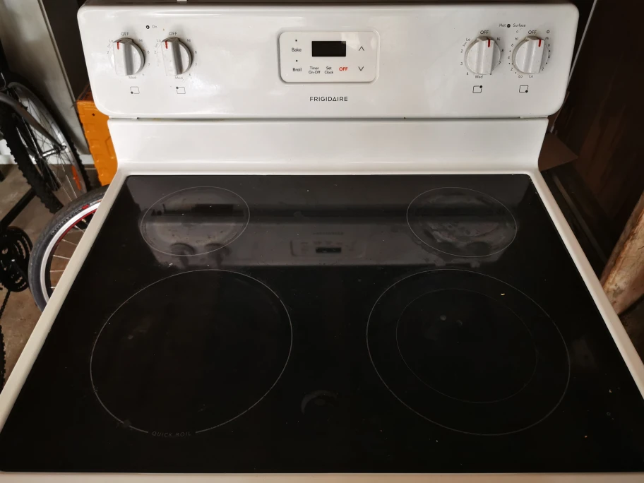 Frigidaire electric stove - photo 2