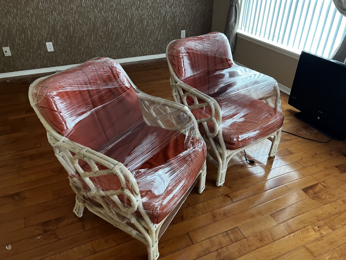 2 ratan arm chairs - photo 3