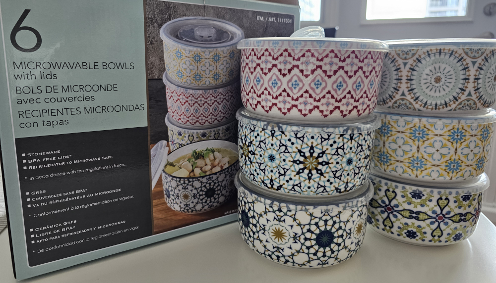6 Microwavable Bowls with lids