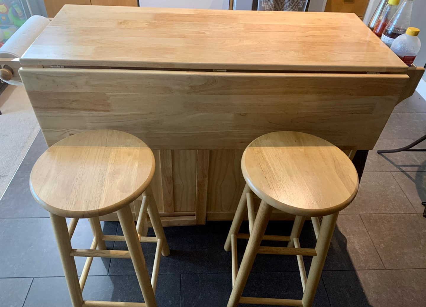 Kitchen Island Table in excellent condition - photo 3
