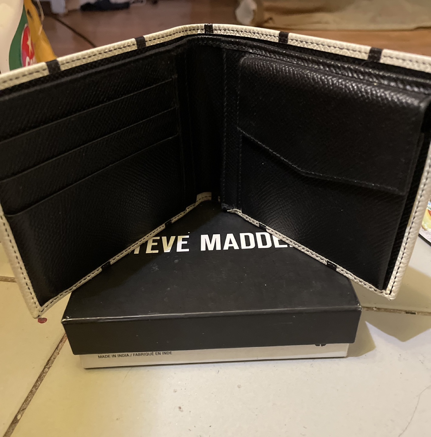 New never used Wallet #freecycle - photo 3