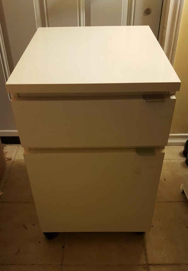 Set of two white bedside tables thumbnail