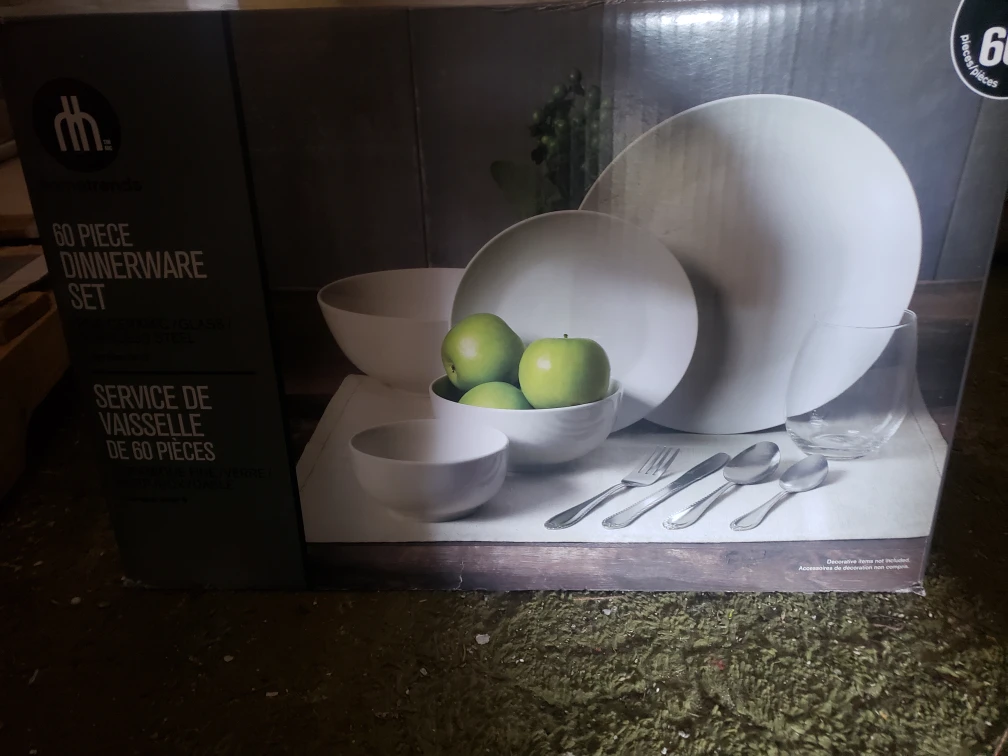 Hometrends 60 piece white dinner set