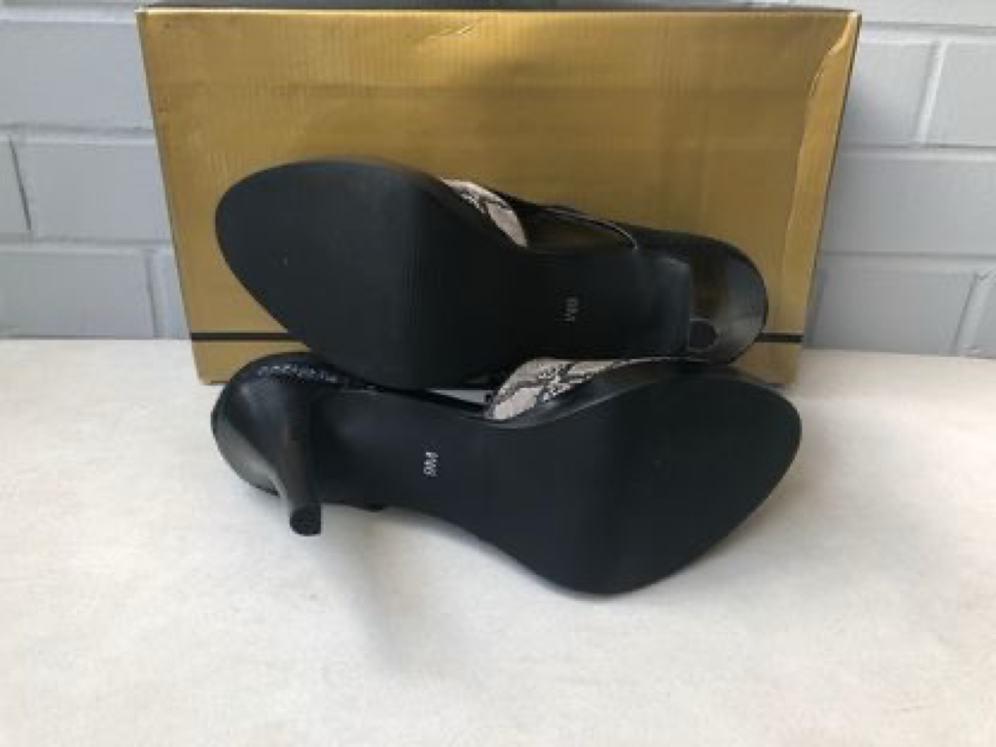 NEW Roberto Vianni Faux Snakeskin Pumps image indicator(5)