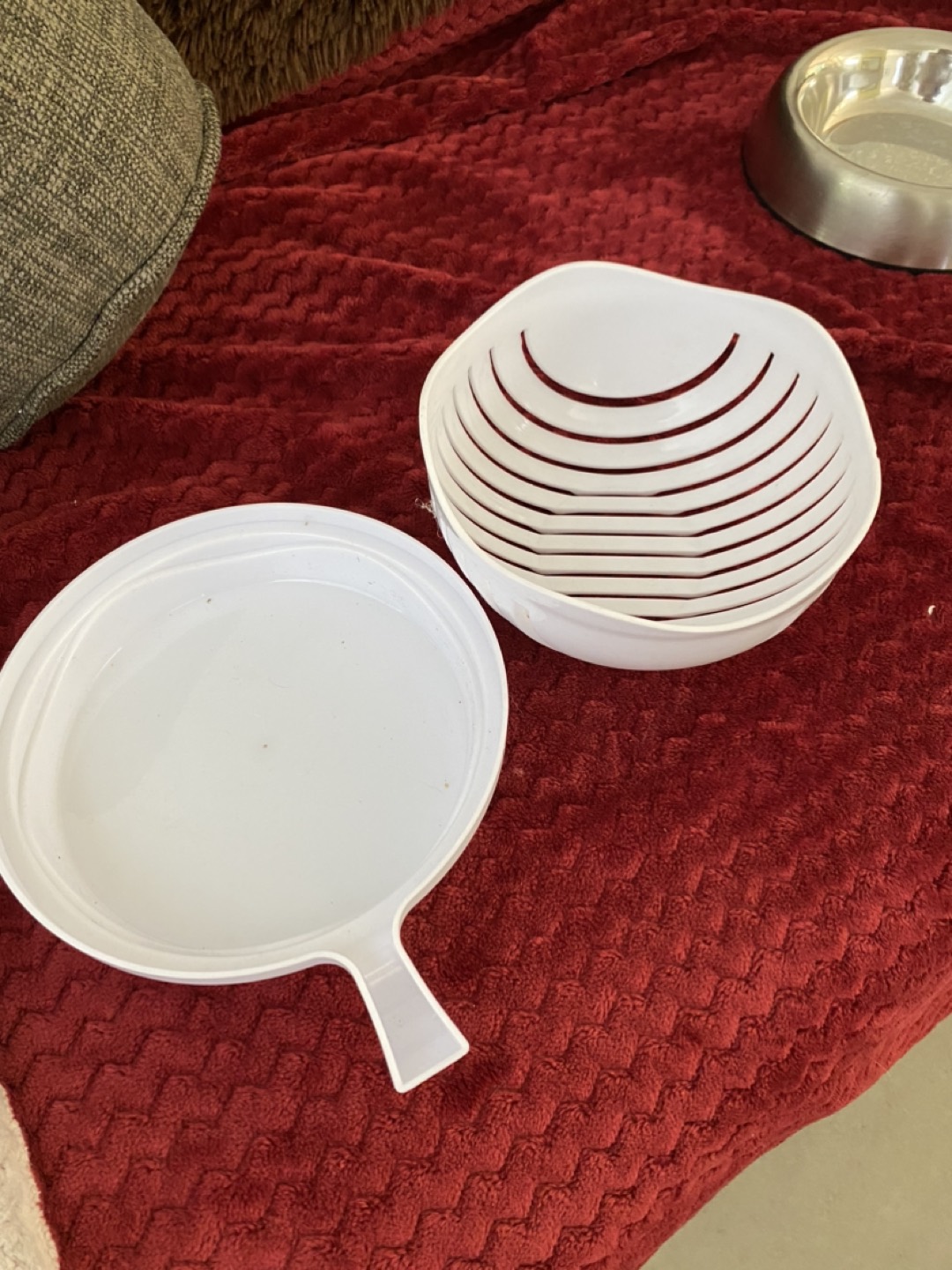 Kitchen odds and ends, silicone lids, pill holders, etc - photo 5