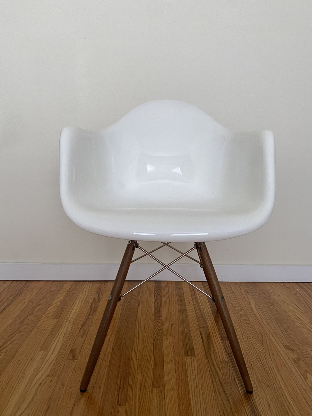 MCM dining armchair (white) thumbnail