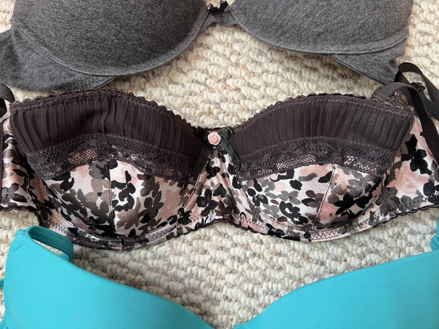 4 brand new bra (34B)for $10 image indicator(3)