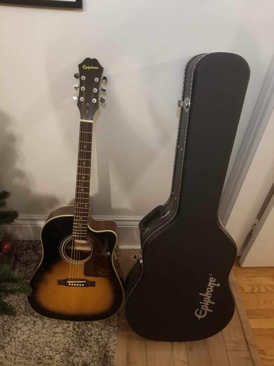 Epiphone guitar with case (great condition) - photo 2