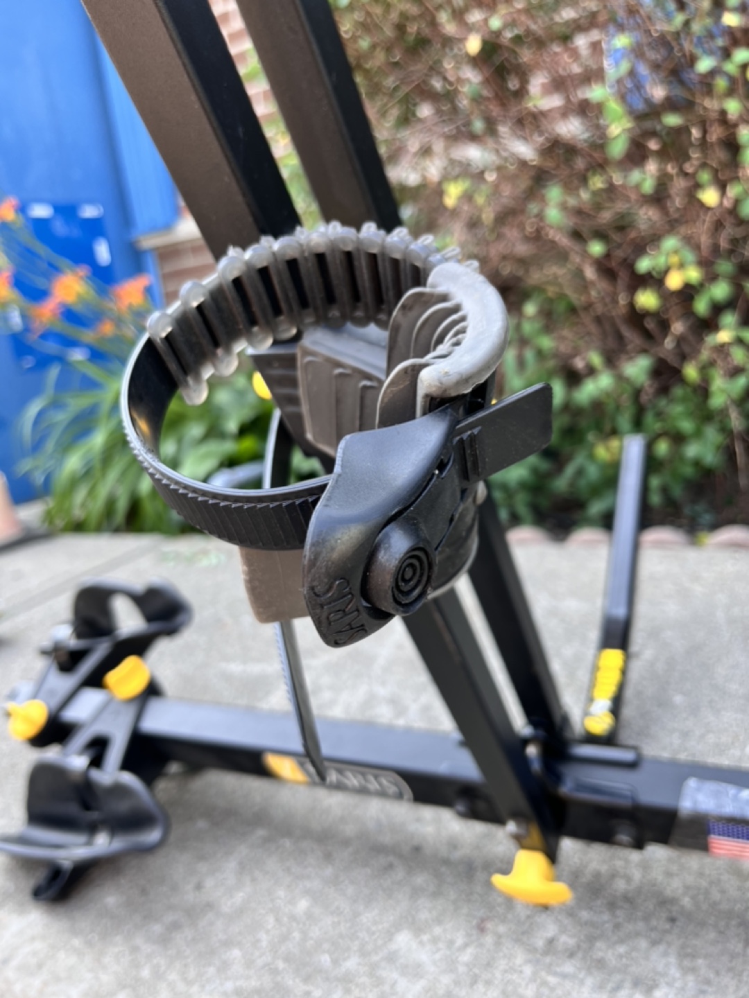 Saris Freedom 2 Bike Tray Hitch Rack!!! - photo 2