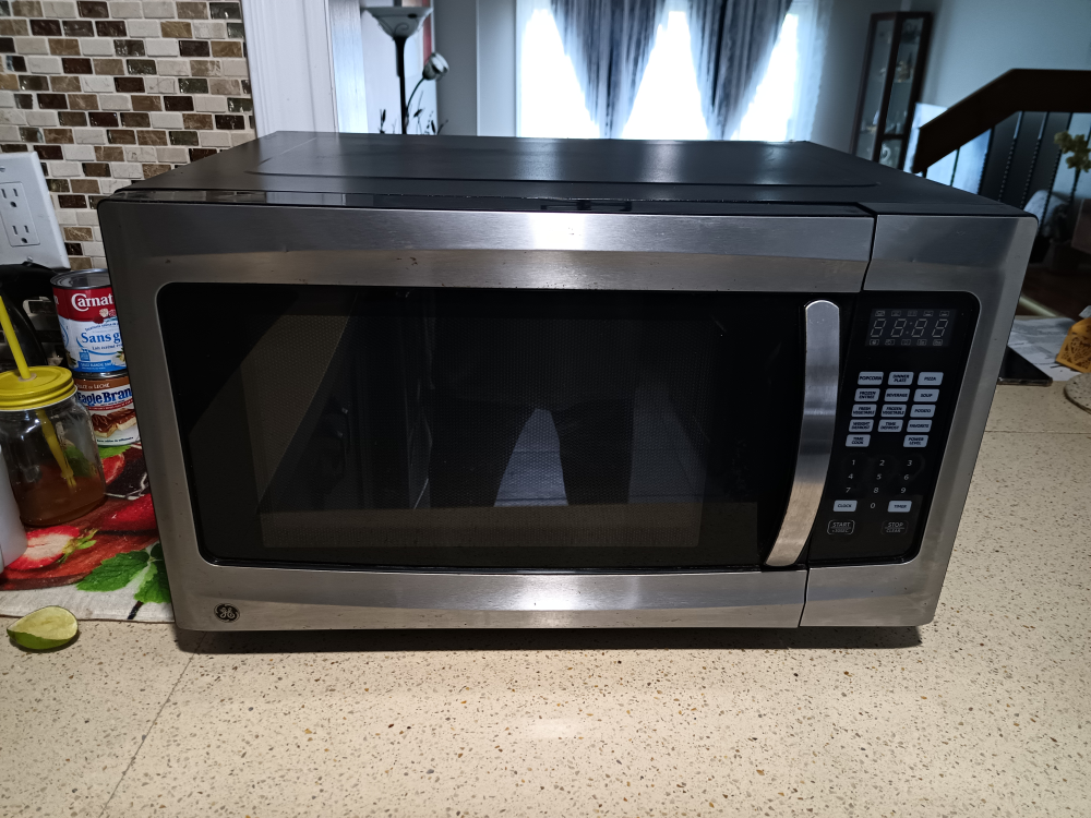 microwave oven - good size, great quality thumbnail