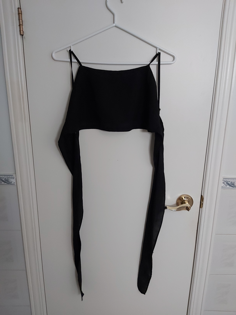 Black crop top with tied back, size large image indicator(3)