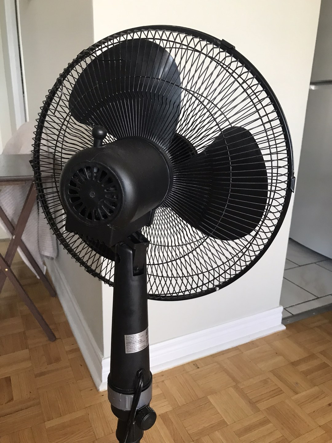 MAINSTAYS 16” Stand Fan, 16” Stand Fan image indicator(4)