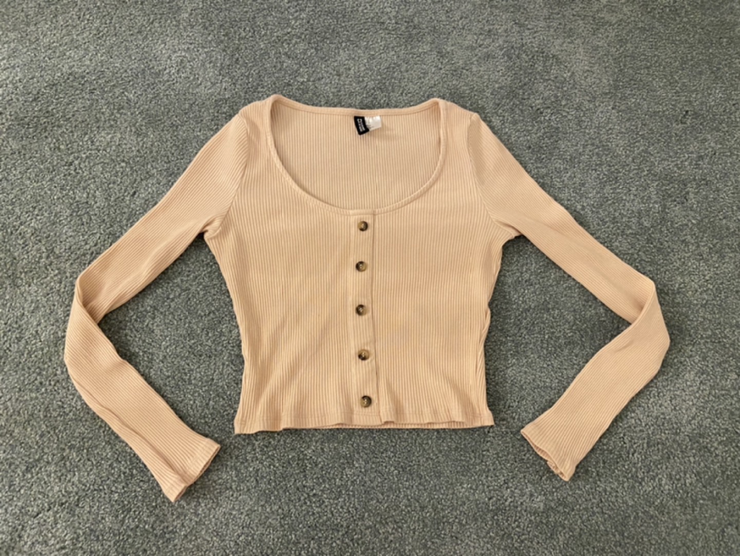 H&M Nude Cropped Shirt image indicator(2)