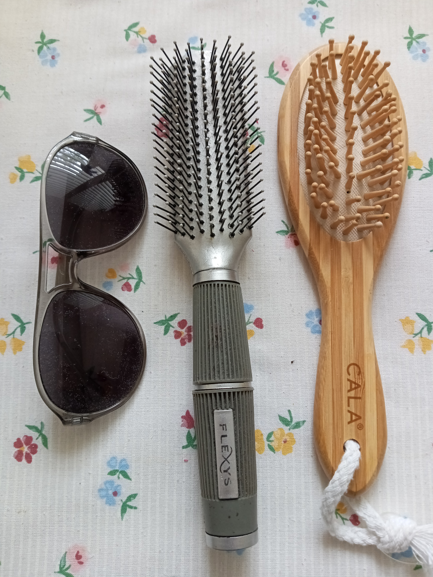 Ladies Hairbrushes with carry pouch. thumbnail