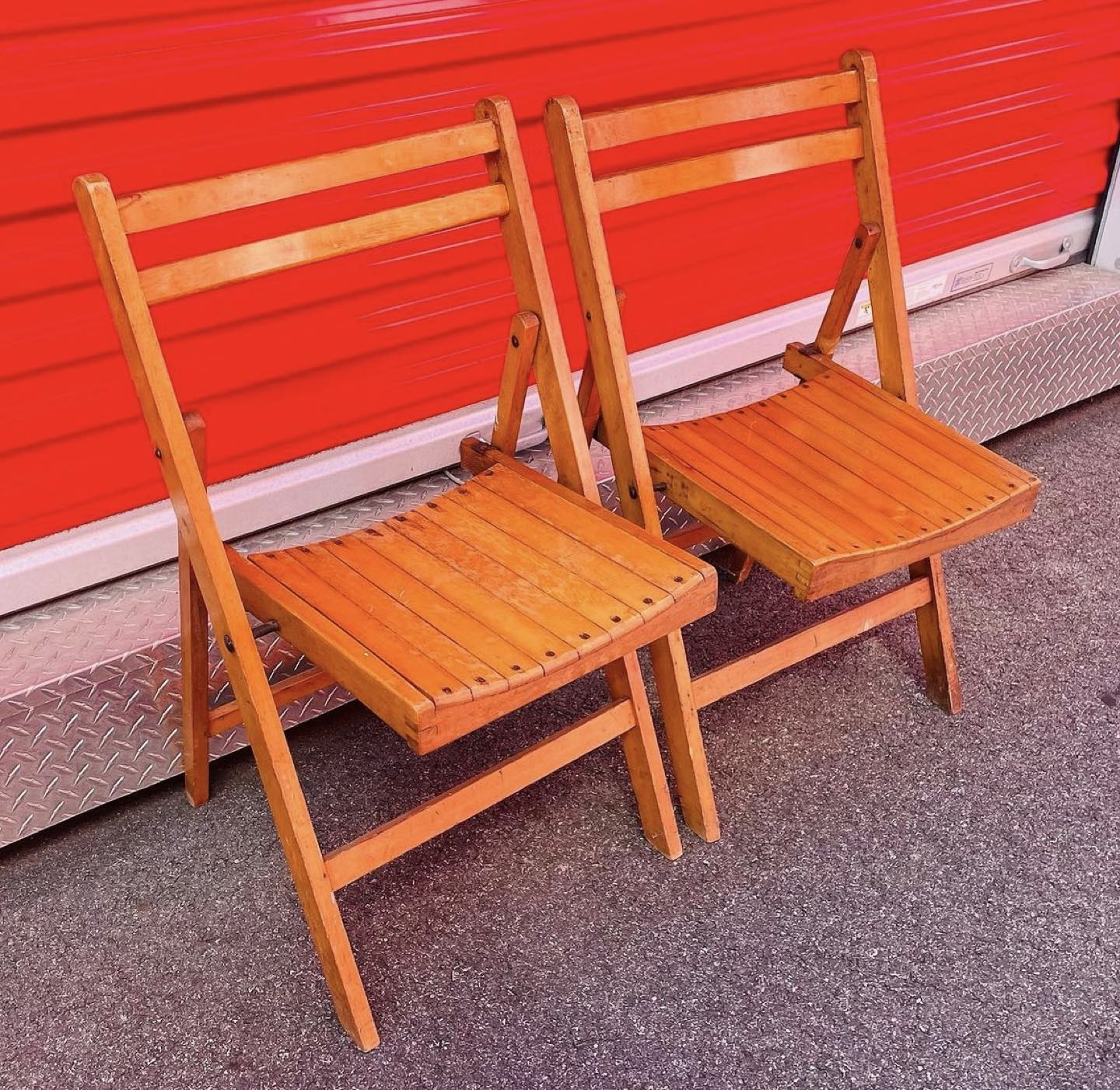 Mid-Century Modern Slatted Seat Wood Folding Chairs Set of 2 - photo 2