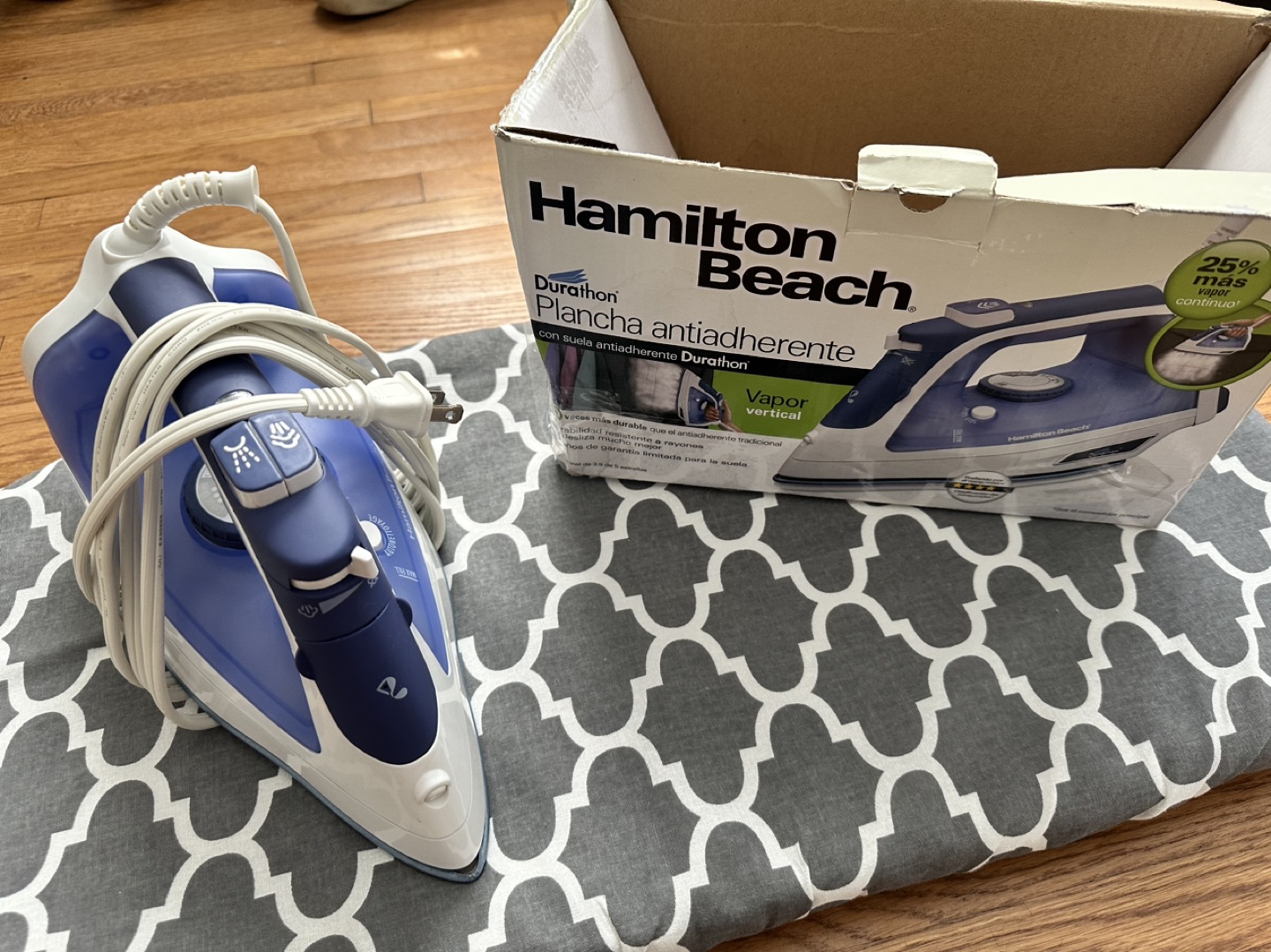 Hamilton Beach Iron and ironing board - photo 2