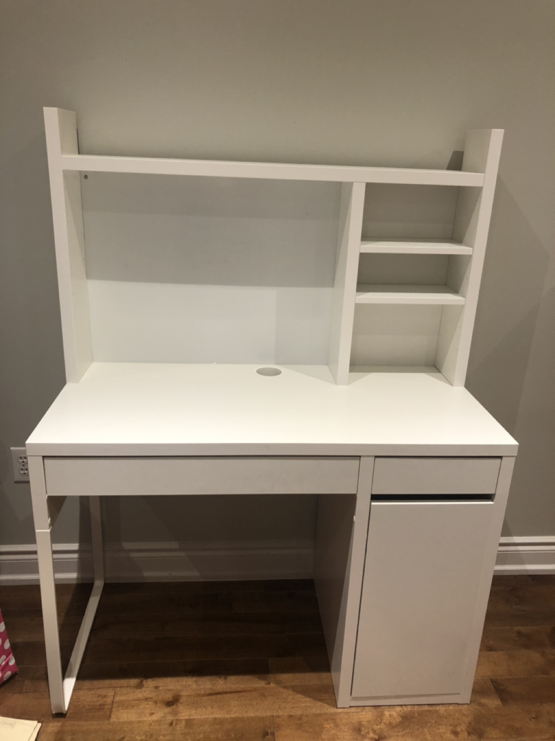 Ikea white desk thumbnail