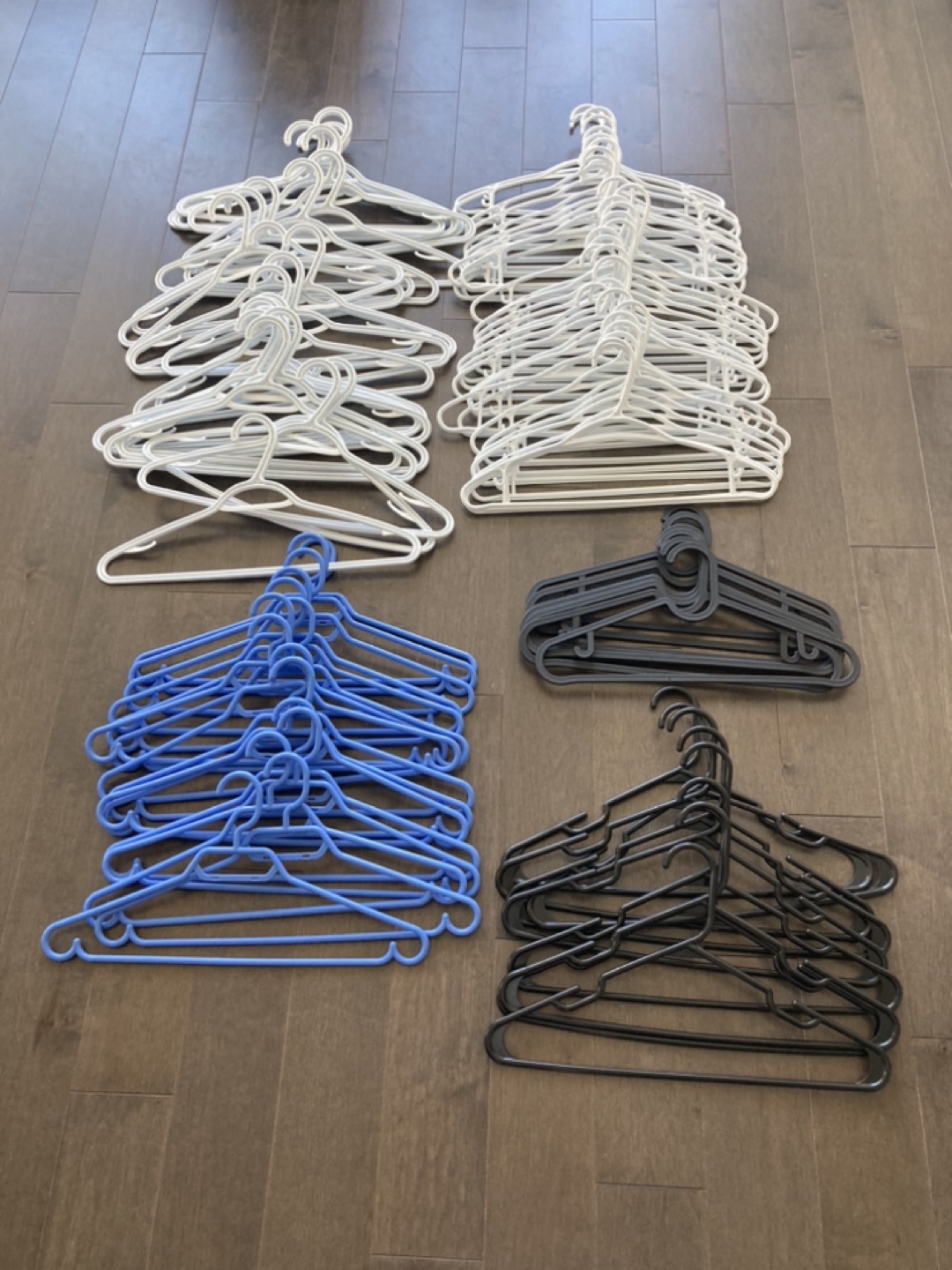 88 HANGERS 👗 thumbnail