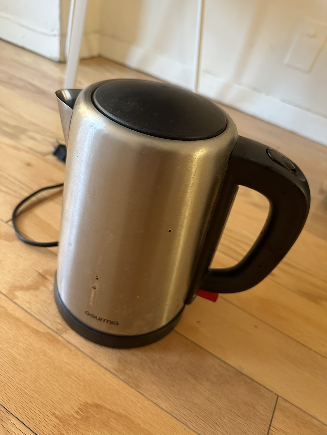 Selling elec kettle