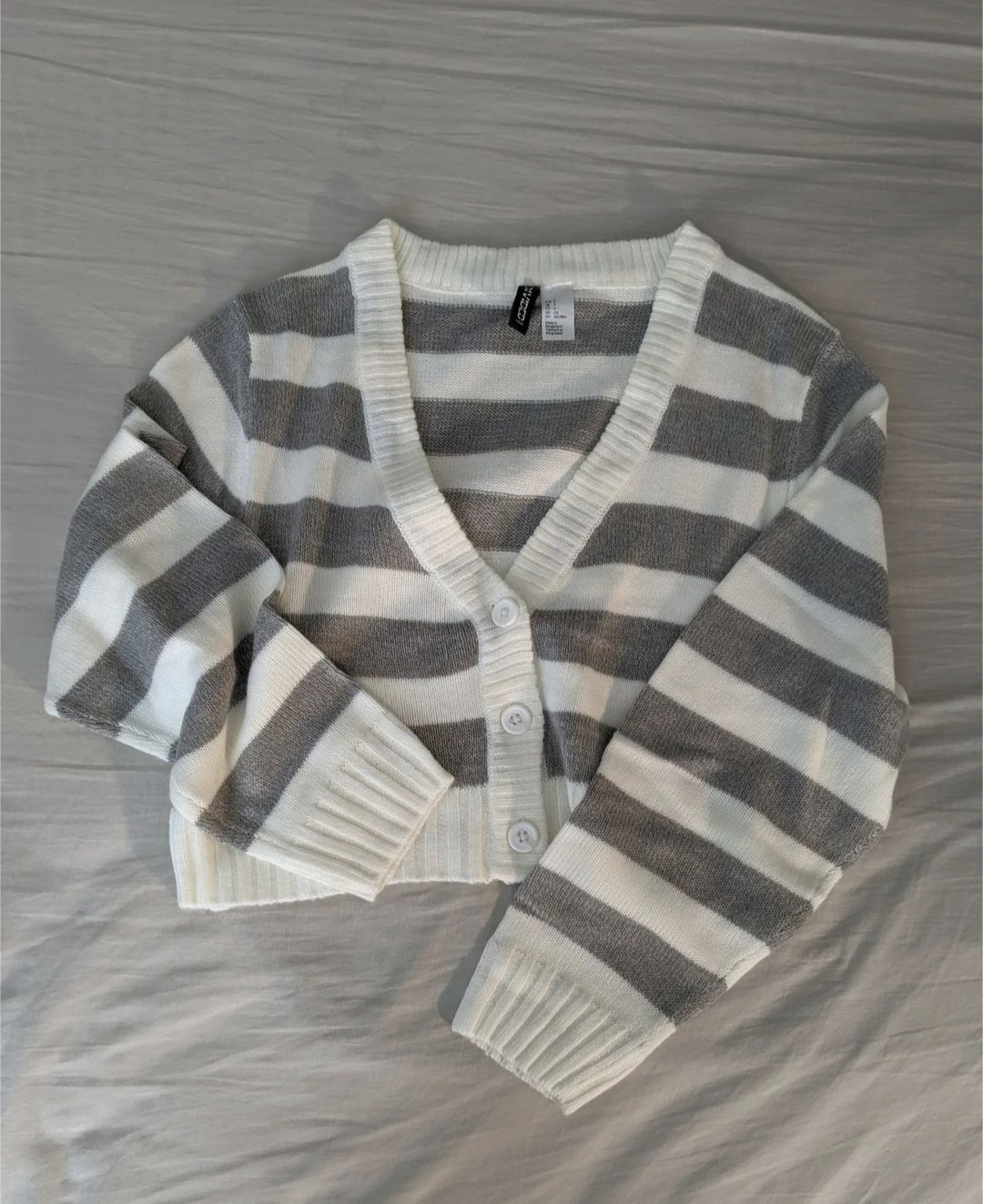 H&M cropped cardigan thumbnail