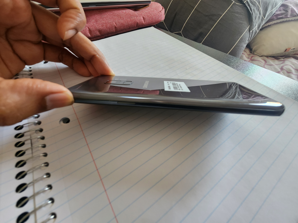 Samsung S9 phone in excellent condition image indicator(2)